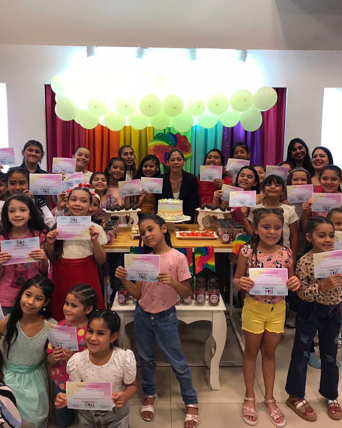 COCOMELON SALON INFANTIL